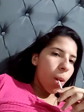 Snapshot of Liagni0 chatting on 09/10/25, 12:32 Liagni0 online show from 09/10/25, 12:32