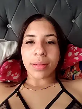 Snapshot of Liagni0 chatting on 10/29/25, 03:47 Liagni0 online show from 10/29/25, 03:47