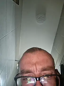 Snapshot of 948197 chatting on 12/05/25, 12:14 948197 online show from 12/05/25, 12:14