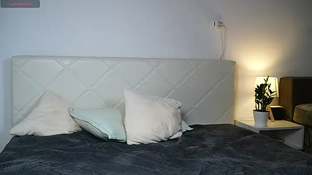 KaeliaScorch online show from 11/12/25, 12:05