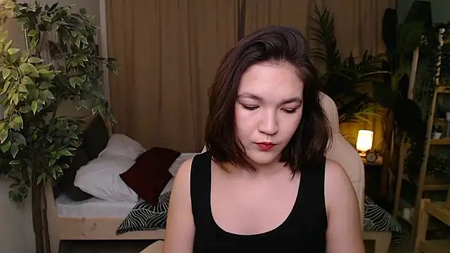 Halle Berrry online show from 11/11/25, 02:06