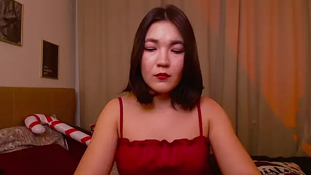 Halle Berrry online show from 12/18/25, 02:12