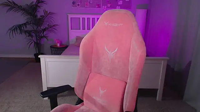 Snapshot of Barbara_Brylska chatting on 10/16/25, 02:07 Barbara Brylska online show from 10/16/25, 02:07