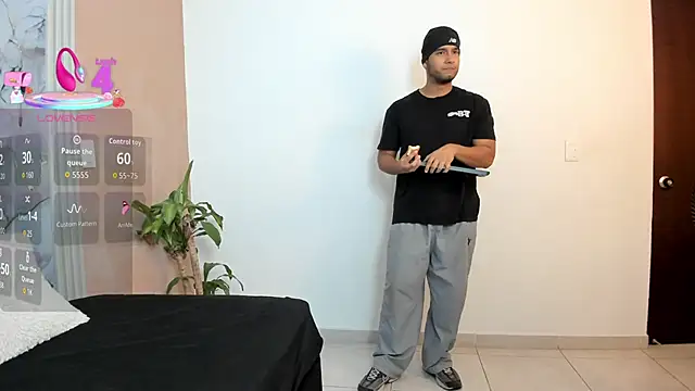 Snapshot of chatting on 12/20/25, 12:23 online show from 12/20/25, 12:23