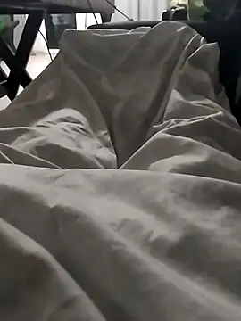 Snapshot of hdz3012 chatting on 10/15/25, 11:43 hdz3012 online show from 10/15/25, 11:43