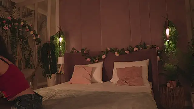 MaryNixon  online show from 10/21/25, 05:19