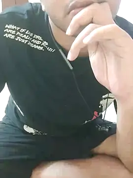 Snapshot of riyamore9623 chatting on 11/05/25, 07:52 riyamore9623 online show from 11/05/25, 07:52