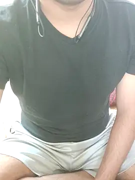 Snapshot of riyamore9623 chatting on 11/08/25, 07:19 riyamore9623 online show from 11/08/25, 07:19