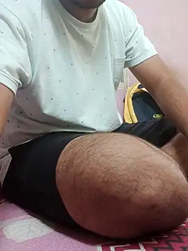 Snapshot of riyamore9623 chatting on 11/20/25, 08:03 riyamore9623 online show from 11/20/25, 08:03