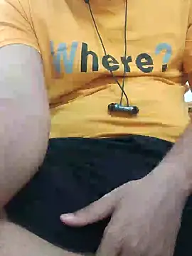 Snapshot of riyamore9623 chatting on 02/21/26, 08:37 riyamore9623 online show from 02/21/26, 08:37