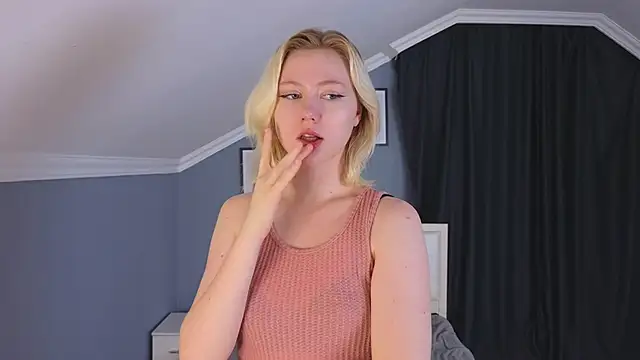 Snapshot of Violet_Willis chatting on 10/02/25, 03:08 Violet Willis online show from 10/02/25, 03:08