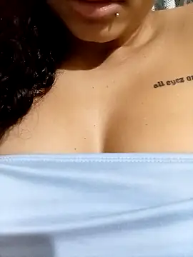 Snapshot of clarinha2 chatting on 10/19/25, 12:11 clarinha2 online show from 10/19/25, 12:11