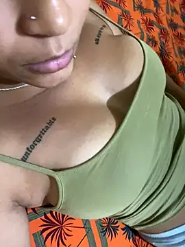 Snapshot of clarinha2 chatting on 12/21/25, 06:26 clarinha2 online show from 12/21/25, 06:26