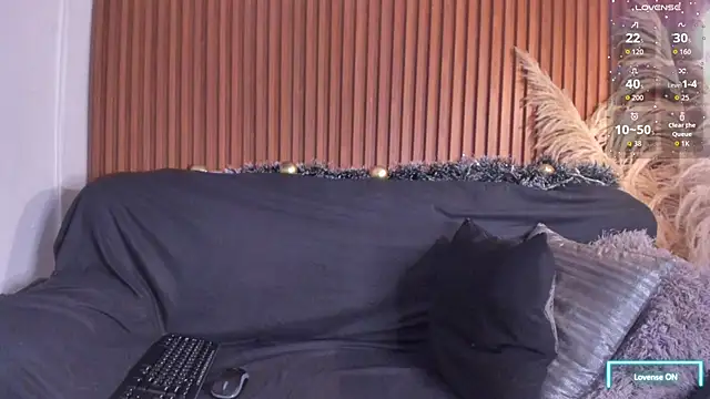 EvamilfXXX online show from 12/18/25, 02:39