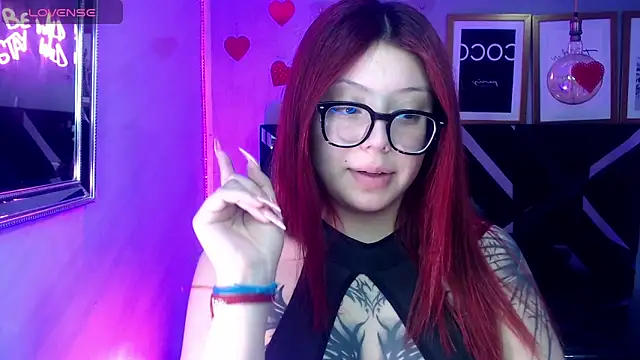 Snapshot of Red_Bunny_v chatting on 05/26/26, 01:18 Red Bunny v online show from 05/26/26, 01:18