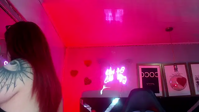 Snapshot of Red_Bunny_v chatting on 05/27/26, 01:08 Red Bunny v online show from 05/27/26, 01:08