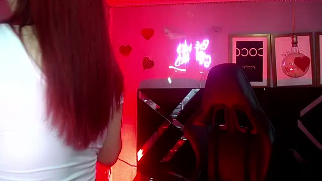 Snapshot of Red_Bunny_v chatting on 05/28/26, 01:08 Red Bunny v online show from 05/28/26, 01:08