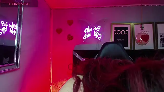 Snapshot of Red_Bunny_v chatting on 06/04/26, 01:17 Red Bunny v online show from 06/04/26, 01:17