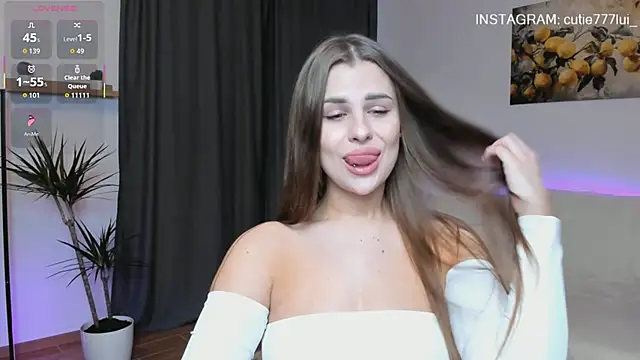 Snapshot of Cutie_Lui_ chatting on 09/11/25, 03:17 Cutie Lui online show from 09/11/25, 03:17