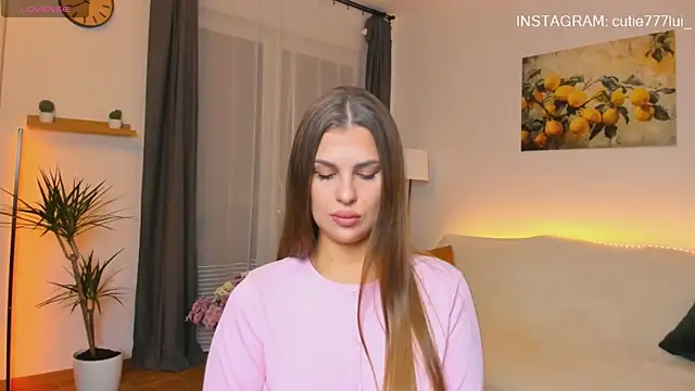 Snapshot of Cutie_Lui_ chatting on 09/23/25, 08:50 Cutie Lui online show from 09/23/25, 08:50