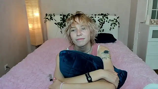 Pink Lila18 online show from 09/25/25, 09:35