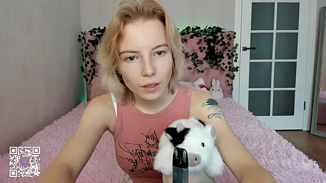 Pink Lila18 online show from 11/25/25, 08:25