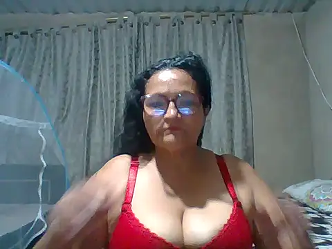 Snapshot of _Cristal chatting on 10/01/25, 11:00 Cristal online show from 10/01/25, 11:00