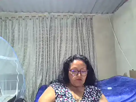 Snapshot of _Cristal chatting on 10/05/25, 12:20 Cristal online show from 10/05/25, 12:20