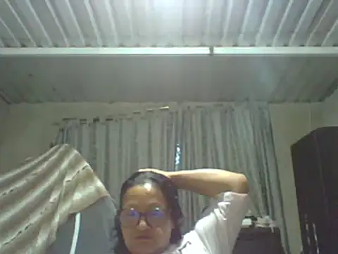 Snapshot of _Cristal chatting on 10/20/25, 12:33 Cristal online show from 10/20/25, 12:33