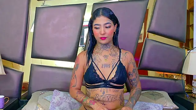 EmilieLake online show from 12/04/25, 08:06