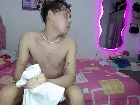 Snapshot of brutal_dirty_sex chatting on 11/18/25, 10:36 brutal dirty sex online show from 11/18/25, 10:36