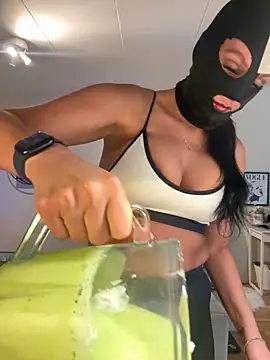 Snapshot of swedishbaddie chatting on 09/21/25, 03:35 swedishbaddie online show from 09/21/25, 03:35