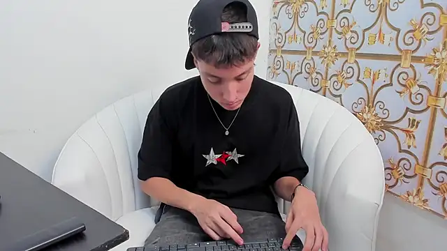 LittleDanny  online show from 11/26/25, 07:04