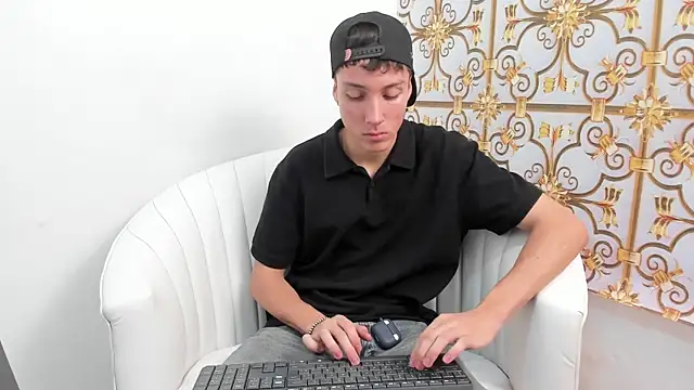 LittleDanny  online show from 12/21/25, 05:09