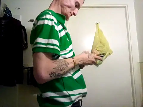 Snapshot of jizzyglizzy92 chatting on 03/16/26, 01:33 jizzyglizzy92 online show from 03/16/26, 01:33