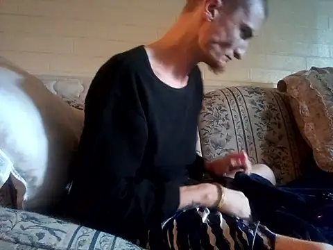 Snapshot of jizzyglizzy92 chatting on 03/17/26, 04:21 jizzyglizzy92 online show from 03/17/26, 04:21