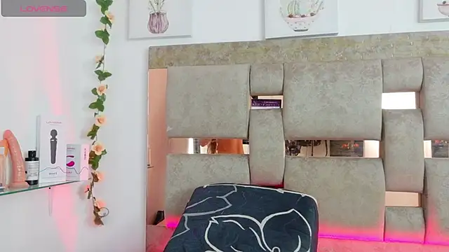 Natasha-Adams online show from 12/21/25, 09:33