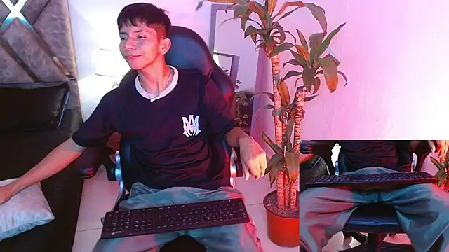 Hyunjin Son online show from 09/18/25, 01:18