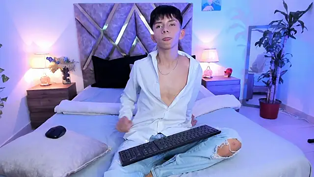 Hyunjin Son online show from 10/12/25, 04:39