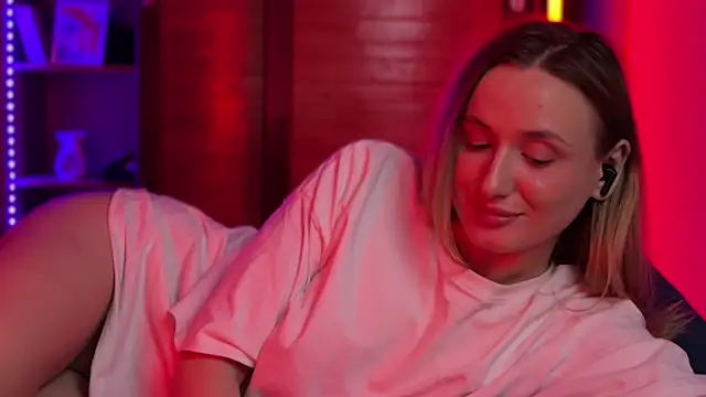 Snapshot of LovaMay chatting on 02/22/26, 11:03 LovaMay online show from 02/22/26, 11:03