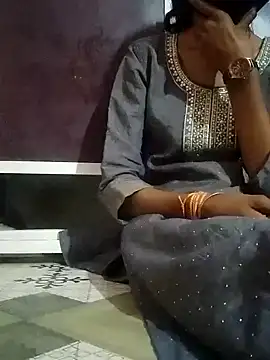 Snapshot of Idhika_Handoo chatting on 09/08/25, 05:23 Idhika Handoo online show from 09/08/25, 05:23