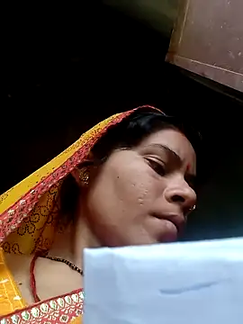 Snapshot of Idhika_Handoo chatting on 09/12/25, 10:48 Idhika Handoo online show from 09/12/25, 10:48