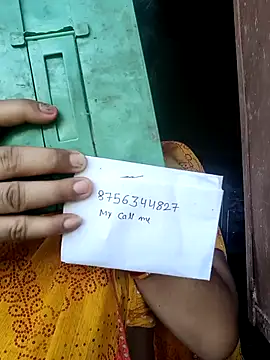 Snapshot of Idhika_Handoo chatting on 09/16/25, 07:31 Idhika Handoo online show from 09/16/25, 07:31