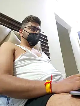 Snapshot of LoveGuruRA chatting on 10/13/25, 01:38 LoveGuruRA online show from 10/13/25, 01:38