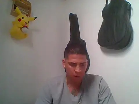 Snapshot of Hardbighotxxx chatting on 03/27/26, 06:51 Hardbighotxxx online show from 03/27/26, 06:51