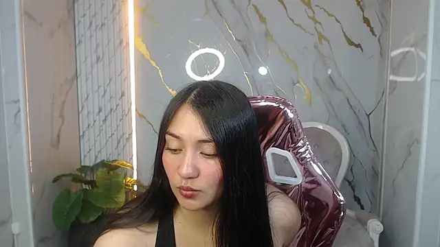 Snapshot of Ivony18_b chatting on 10/15/25, 08:09 Ivony18 b online show from 10/15/25, 08:09