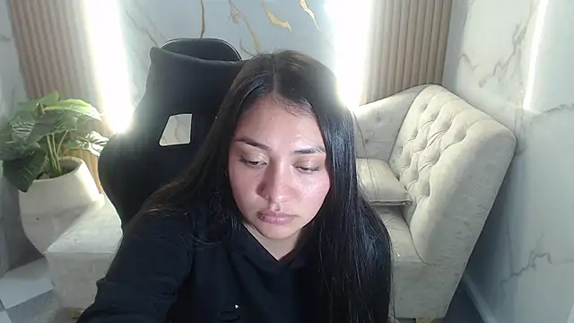 Snapshot of Ivony18_b chatting on 10/16/25, 08:15 Ivony18 b online show from 10/16/25, 08:15