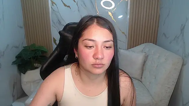 Snapshot of Ivony18_b chatting on 10/17/25, 03:10 Ivony18 b online show from 10/17/25, 03:10