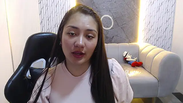 Snapshot of Ivony18_b chatting on 10/24/25, 03:14 Ivony18 b online show from 10/24/25, 03:14