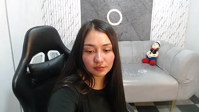 Snapshot of Ivony18_b chatting on 10/27/25, 03:10 Ivony18 b online show from 10/27/25, 03:10